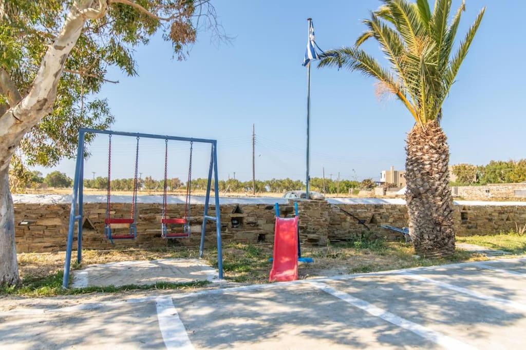 TínosΘἔρως公寓 外观 照片